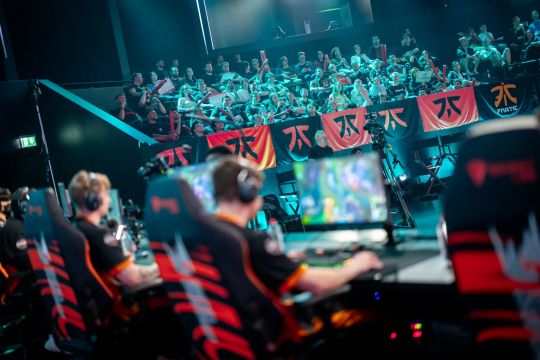 不仅折射出 不仅折射出