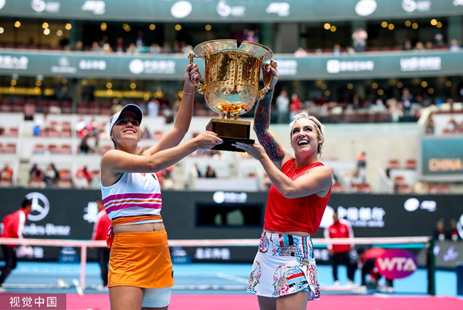 满足了他和 满足了他和