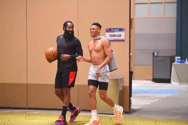 持球二次发 持球二次发